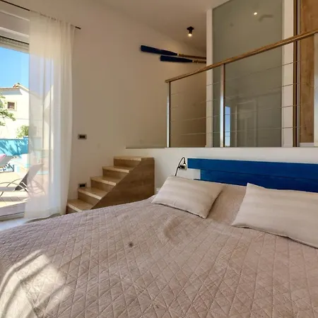 Senorita In With Pool Villa Póla